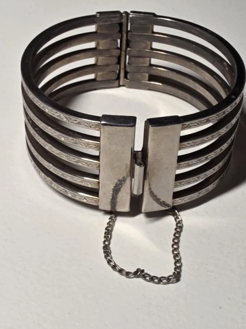 Source Unknown Silver-Tone Multi-Band Etched Cuff Chunky Bracelet Safety Chain